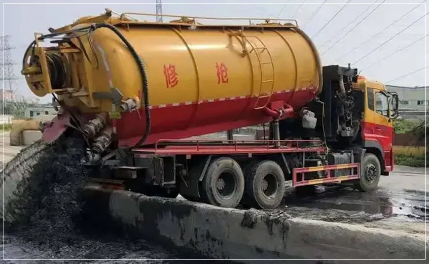 月湖沉淀池清理案例