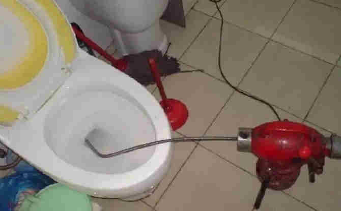 月湖马桶通下水